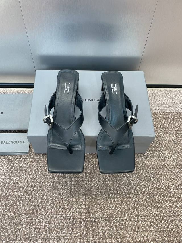 工厂P价P Balenciaga 2025春夏新款方头粗跟金属皮带扣女鞋 巴黎世家字母Logo五金扣高跟夹趾人字拖鞋材质:鞋面定制进口小牛皮+混种羊皮里+意大利