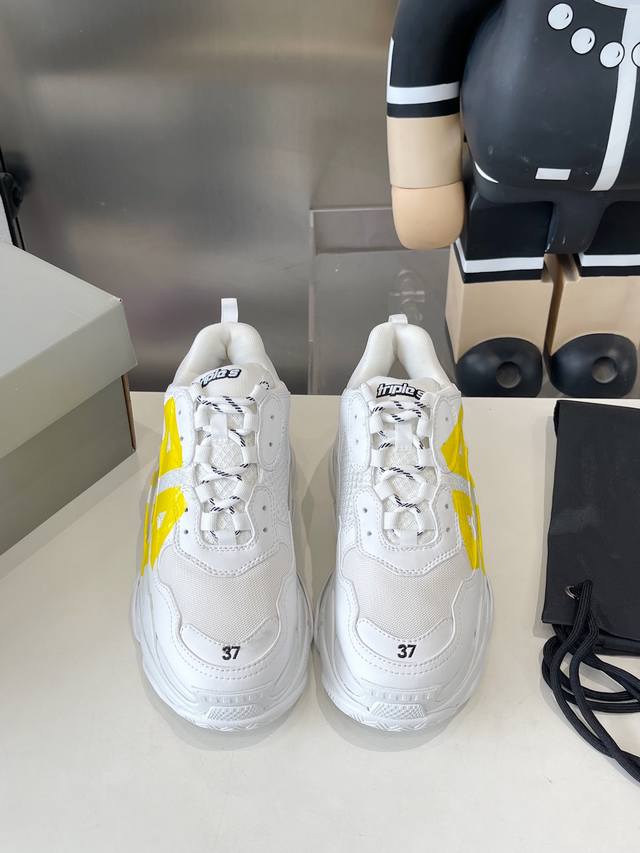 出厂 Balenciaga情侣款老爹鞋很哇塞一款无敌百搭潮时尚、码数：35-44 45-46定做