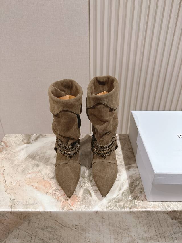 225 Isabel Marant小众品牌款链条尖头靴，增高马丁靴 这双 Rick Owens 的马丁靴真的超级好看，能买到就是赚到 妥妥的百搭神器 ！码数：3