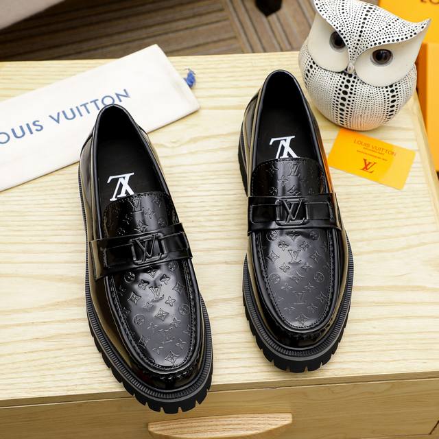 Louis Vuitton 里 路易威登 新款男士休闲商务皮鞋官网原版复制，鞋面采用进口官网1:1材料制作意大利牛皮面，水染内里绝非一般的工艺制造，大厂工艺流程
