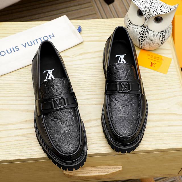 Louis Vuitton 里 路易威登 新款男士休闲商务皮鞋官网原版复制，鞋面采用进口官网1:1材料制作意大利牛皮面，水染内里绝非一般的工艺制造，大厂工艺流程