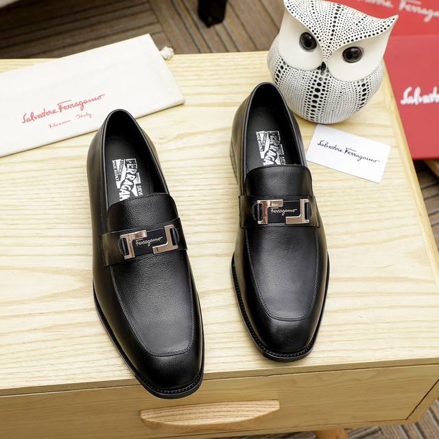 菲拉格幕 Ferragamo 新款男士休闲套脚鞋官网原版1:1开模，原单品质做工精细，高端奢华鞋面采用进口意大利头层牛皮水染皮内里橡胶耐磨防滑大底，穿着透气舒适