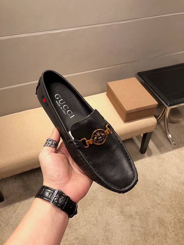 Gucci古奇官方旗舰店豆豆鞋～四季潮鞋 专柜品质，古奇1:1优质做工，鞋面:进口荔枝纹牛皮 假一赔十 全真羊里，时尚懒人商务风设计，休闲乐福款，跑步鞋青年人最