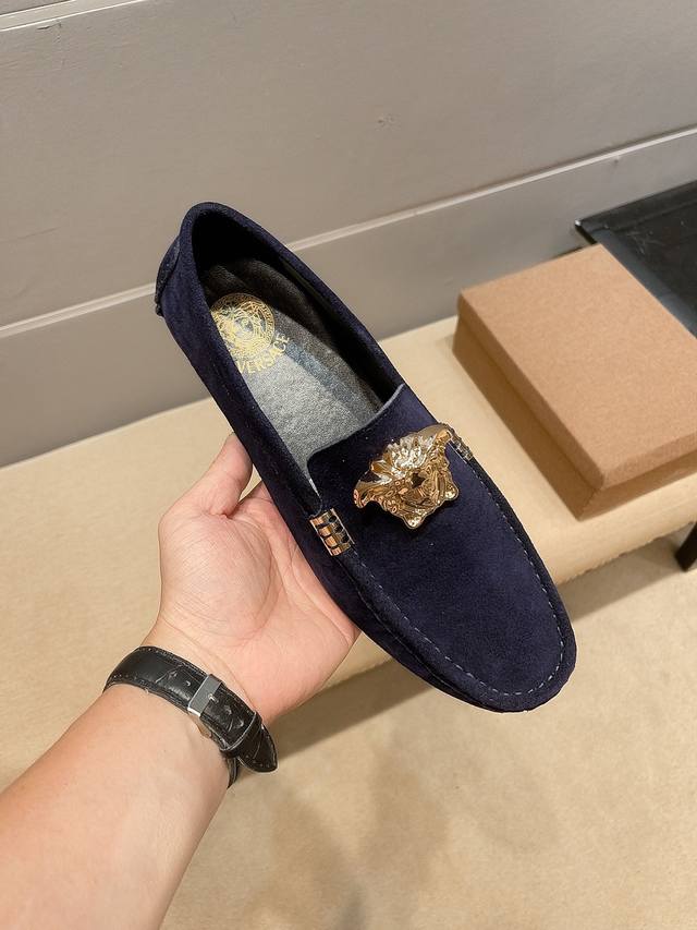 Verace，鞋面头层意大利原版磨砂牛皮+性感美杜莎头像，头层内里吸汗头层猪皮里，原版进口耐磨橡胶底，官网出品，心备佳品,采用精湛工艺。穿着舒适。精致大方，优雅