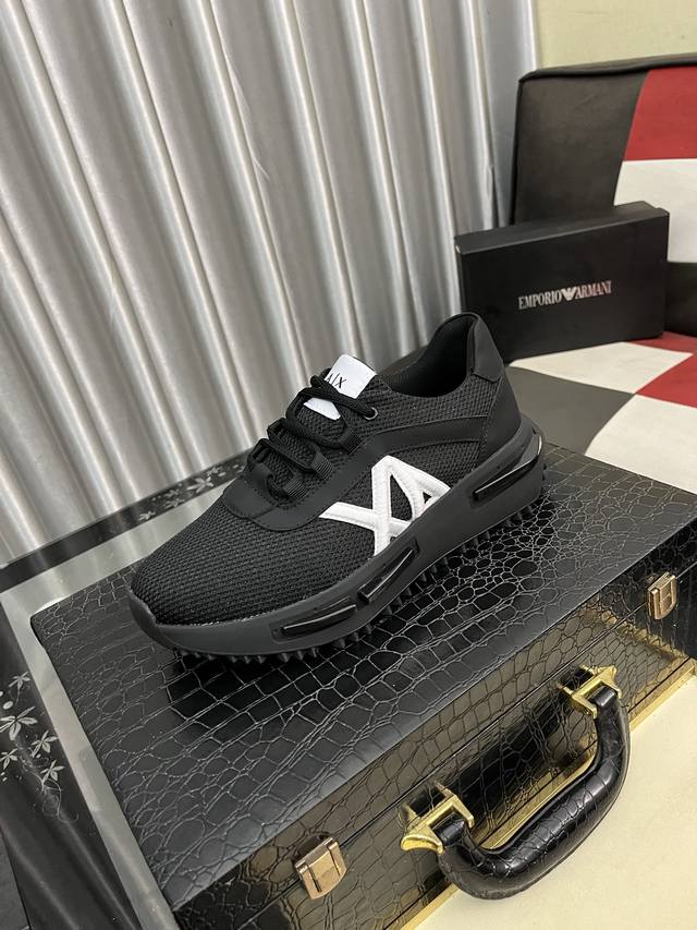 出厂价Pp： 迪奥 独特现代风运动鞋。专柜代购休闲皮鞋 意大利进口原版牛皮 牛里 拒绝脱色磨脚 鞋底：原厂特供原版底，超酷 系带走路都带风风格设计 超舒服耐磨原