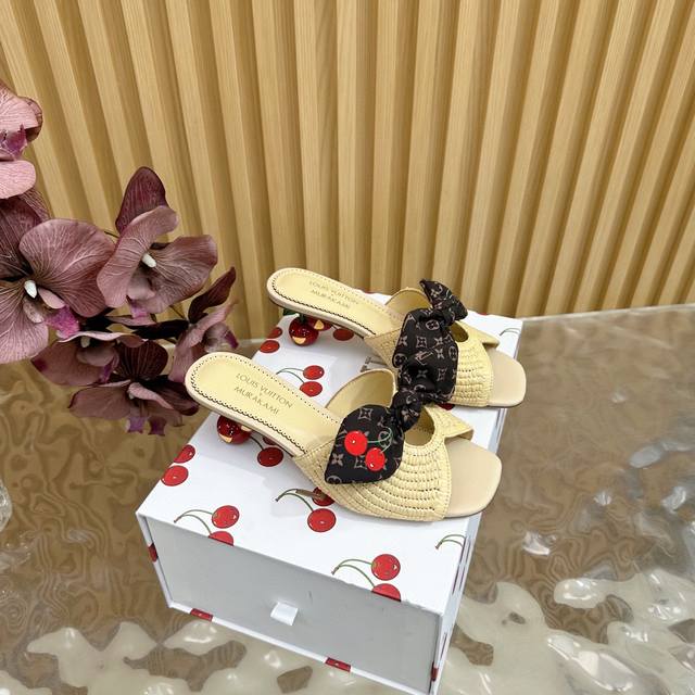 顶级版本Lv 路易威登 X Tm 6Am 村上隆联名款凉鞋蝴蝶结拖鞋 早春新款 顶级版本原版一致 纯手工编织 专柜主打最新款 Lv X Tm 6Am 村上隆联名