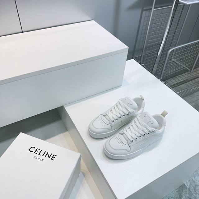 高品质出厂平底 ！顶级品质 Celine赛琳2025春夏新品秀场主推款松糕厚底凯旋门徽标系带休闲鞋小白鞋简单舒服，干净利落，增高显腿细，无论是单穿还是搭配阔腿裤