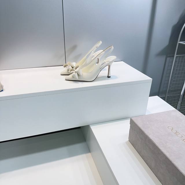 高品质出厂 ！顶级品质Jimmy Choo 周仰杰 25春夏Jc新款Staz尖头花朵蝴蝶结穆勒高跟鞋拖鞋凉鞋系列！Staz Sling Back 70系列露跟高