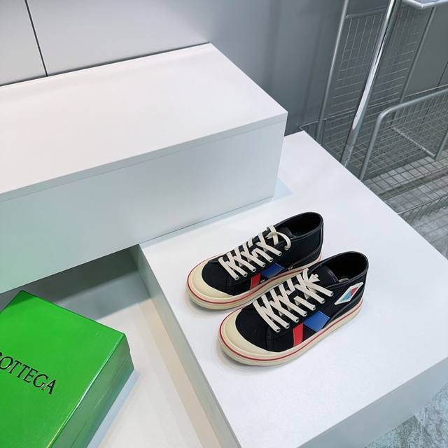 高品质出厂高邦 ！顶级品质情侣款！Bottega Veneta 葆蝶家2025春夏Bv新款首发Eliot情侣款时尚运动鞋复古帆布鞋球鞋！Bv全新的 Eli以复古