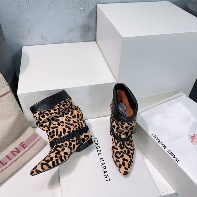 高品质出厂 ！顶级品质伊莎贝尔Isabel Marant25Ss秋冬走秀款堆堆靴复古平跟短靴！ 一年四季都可以穿的靴子来了，一双封神的复古靴 简约复古设计，关键