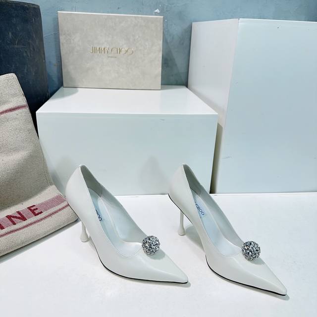 高品质出厂 ！顶级品质 Jimmy Choo25春夏最新时尚重工Jc水晶钻球球高跟婚鞋单鞋 ！同步专柜 主打精致 舒适度休闲 甜美 ！无解风都轻松满足 Blin
