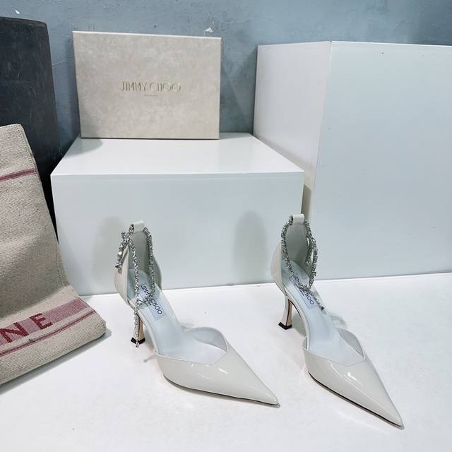 高品质出厂 ！顶级品质Jimmy Choo25春夏Jc新款水钻链条高跟中空凉鞋单鞋婚鞋！水钻装饰 Blingbling 迎面扑来高贵典雅的气息，闪亮不显庸俗！鞋