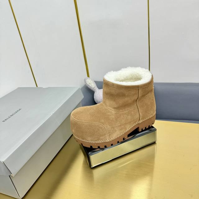 出短 中款 高款 男款70 Balenciaga 巴黎世家 大头靴雪地靴 情侣款时尚不分季节，泰国明星Fourth在30几度的天气穿着巴黎世家 洛杉矶走秀款Bo