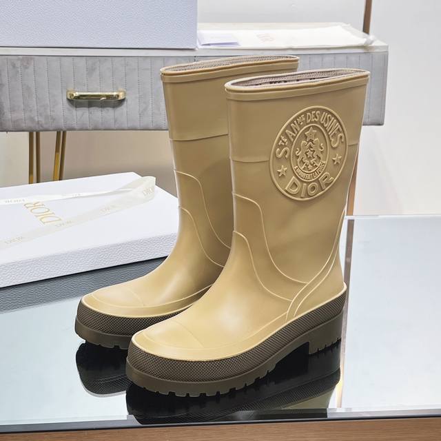 高版本 迪奥 最新款橡胶短靴 中筒靴。水鞋、颜值爆表的雨靴 迪丽热巴同款认准我家细节实拍 正确顶级版本、注意区分普通版本 购入专柜原版、独家开模1:1定制、很修