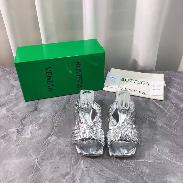 工厂P价P 顶级高端版本 代购品质 原版开发 Bottega Veneta2025Ss新品爆款夏季方头Piva中跟穆勒凉鞋小编织凉拖鞋。Bv新款全真皮小结编织装
