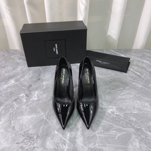 工厂P价P 顶级版本 代购品质 原版开发 Saint Laurent 圣罗兰高跟鞋爆款来袭凉鞋。Ysl家牛漆皮系列高跟凉鞋抢手大爆款，Ins&小红书巨多网红明星