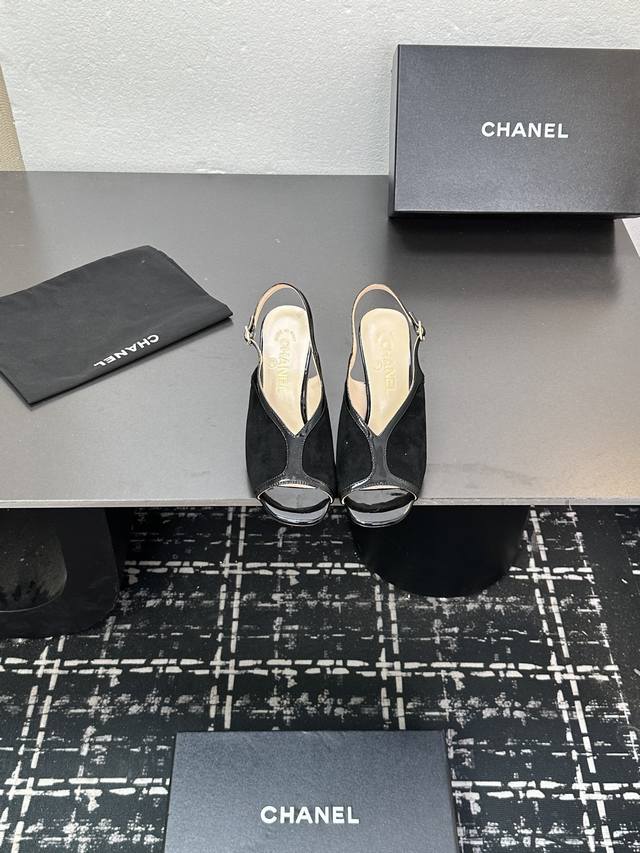 Chanel 25K新款鱼嘴手工坊系列经典鱼嘴双Clogo设计～鞋面牛皮 内里羊皮 真皮大底跟高8.5Size:35-39 其他码数定做