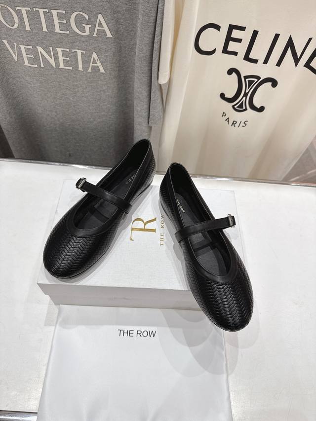 高版本出厂 The Row 2025Ss新品爆款平底玛丽珍乐福鞋一脚蹬单鞋复古穆勒鞋非常舒服的一款平底鞋，极简设计理念，版型显瘦好穿颜值与实用性并存鞋面：进口麦