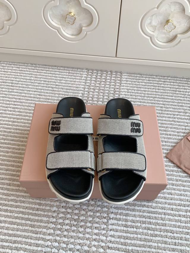 批包头 魔术贴 Miumiu Ss25 New Arrival～25春夏 编织金币包头穆勒拖鞋 魔术贴拖鞋顶级品质纯手工编织，小羊皮内里，慢慢慵懒 度假Feel