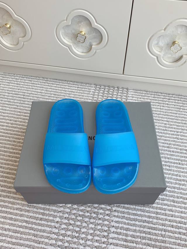 情侣Balenciaga巴黎世家～新款果冻鞋 Pool Crocs 厚底拖鞋一体成型胶拖鞋、软软的！防水又防滑海浪沙滩没有比它更配的拖鞋了特殊渠道货，直供海外采