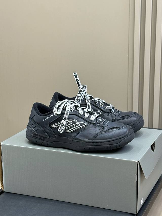 女款520男款 Balenciaga巴黎世家 最新Hamptons系列 情侣款 破损 做旧 休闲 运动鞋 原版购入开发 做货 Hamptons Sneaker这