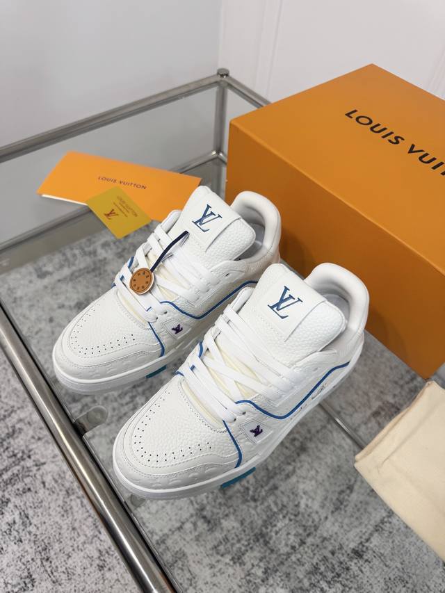 顶级版本：情侣款 Lv 路易威登L家 驴牌 Trainer系列 情侣款 休闲 运动鞋 滑板鞋原版购入开发 做货 本款 Lv Trainer 运动鞋为丹宁布铺陈男