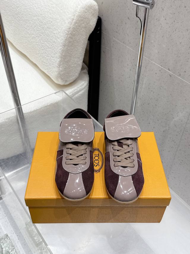 顶级版本Tods 新款休闲运动鞋 德训鞋 小白鞋面料：原版定制牛皮内里：原版定制绵羊皮大底：原版定制开模防滑轻便大底码数：35-40 40定做