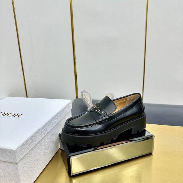 工厂P价 明星金智秀同款. Dior Chrono 迪奥. D家高版本24Ss年度专柜新品. 秋冬新款乐福鞋～顶级品质. 购入原版，精心打造、只为复刻原版一致、