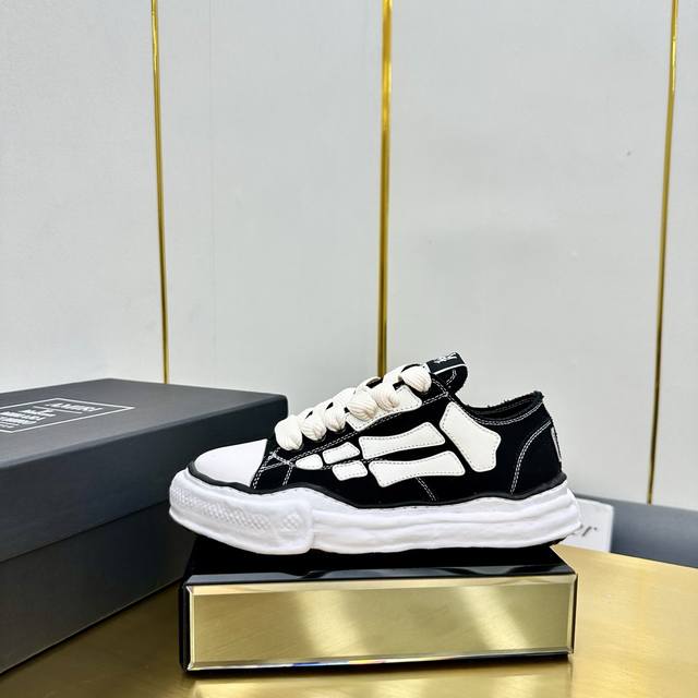 出厂价Pp 情侣款联名款 Amiri×Mmy骨头鞋联名三原康裕 2025 2025春夏新品 专柜新款爆款三原康裕骨头鞋联名款帆布鞋系列～这款 骨头鞋联名Mmy一