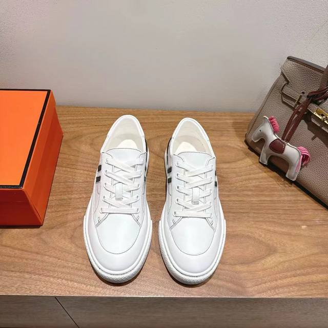 Herme S Ss25 New Arrival～专柜大热情侣款，H家配货首选鞋履！是爱马仕经典款每一季都会出很多颜色绝对是最值得买的配货之一有遇到的男神女神真