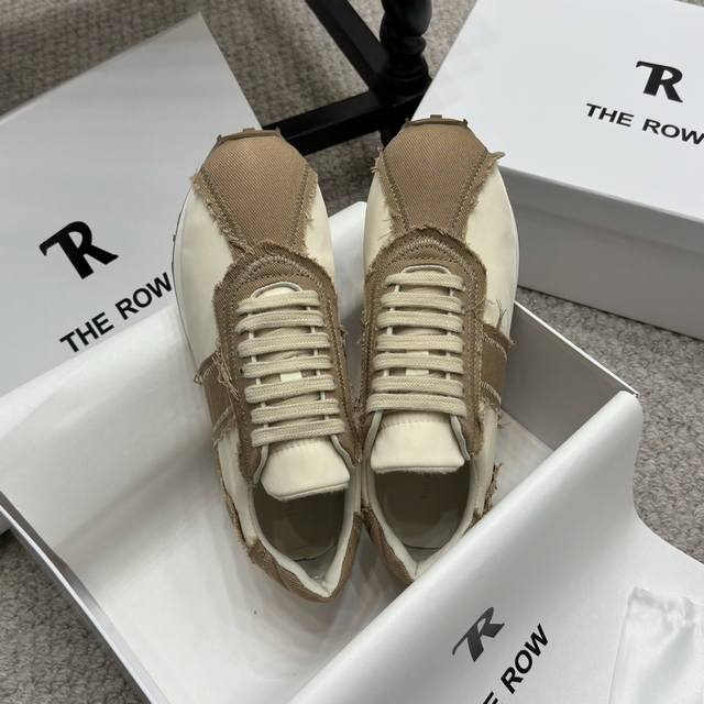 代购级 The Row 小众品牌Mica系列 羊绒尼龙 复古 休闲 阿甘运动鞋复古运动鞋，延续着品牌的高级干净的简约之美，考究的拼接鞋面又充满细节的设计。The