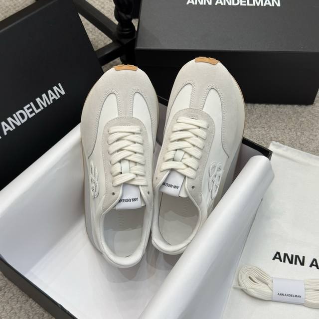 Ann Andelman， ，官网同步， 春夏新款，赵露思同款，德训鞋 老爹鞋 松糕厚底休闲小白鞋 ！！款式新颍独特，鞋身采用拼接设计，外观和独特层疊曲线设计，