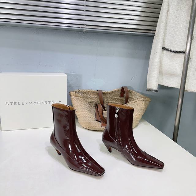 高品质出厂 ！小众潮牌Stella Mccartney25秋冬新款高跟小方头侧拉链短靴切尔西短靴！，海外爆款，本季短靴以全新的摩登姿态回归，小方头利落帅气，让你