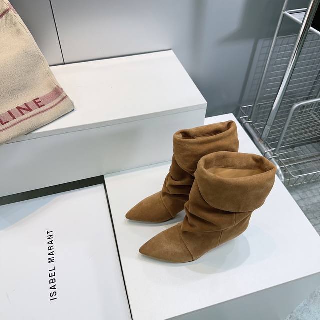 高品质出厂 ！顶级品质伊莎贝尔Isabel Marant25Ss秋冬走秀款欧美风堆堆靴复古猫跟短靴中靴！ 一年四季都可以穿的靴子来了，一双封神的复古靴 简约复古