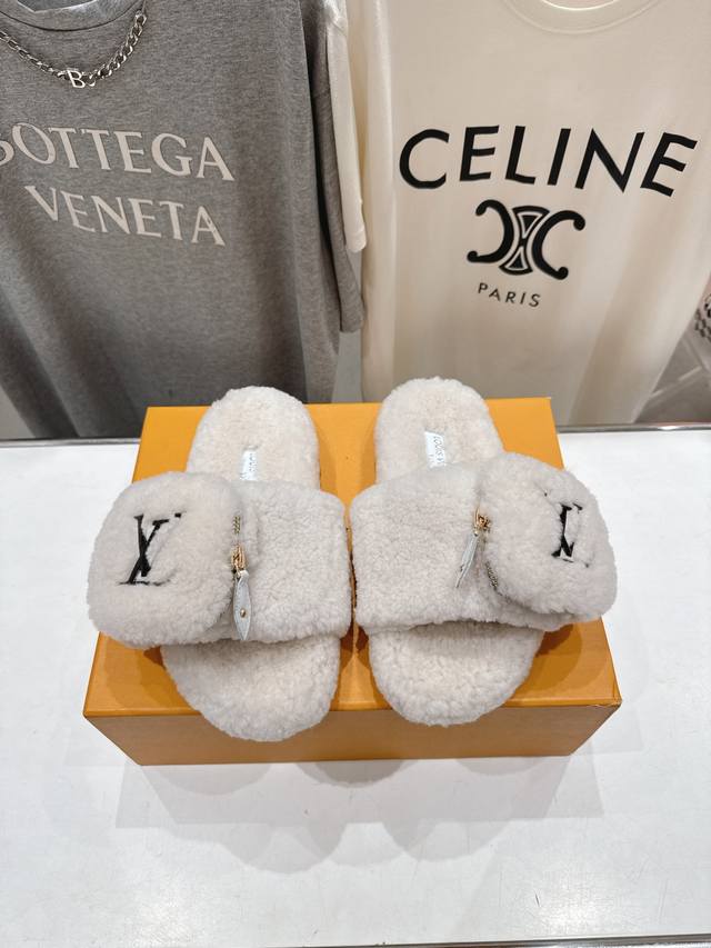 高版本出厂 Louis Vuitton* Ss25 New Arrival～Lv驴家2025Ss秋冬｜厚底羊毛拖鞋新品～原楦车线工艺 采用进口皮毛一体材料、网红