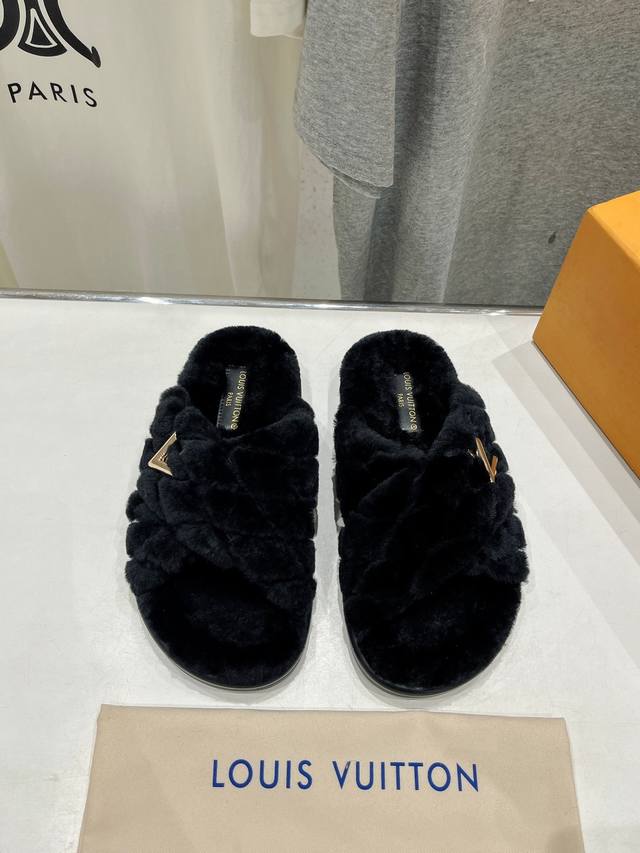高版本出厂 Louis Vuitton* Ss25 New Arrival～Lv驴家2025Ss秋冬｜平底羊毛拖鞋新品原楦车线工艺 采用进口皮毛一体材料、网红超