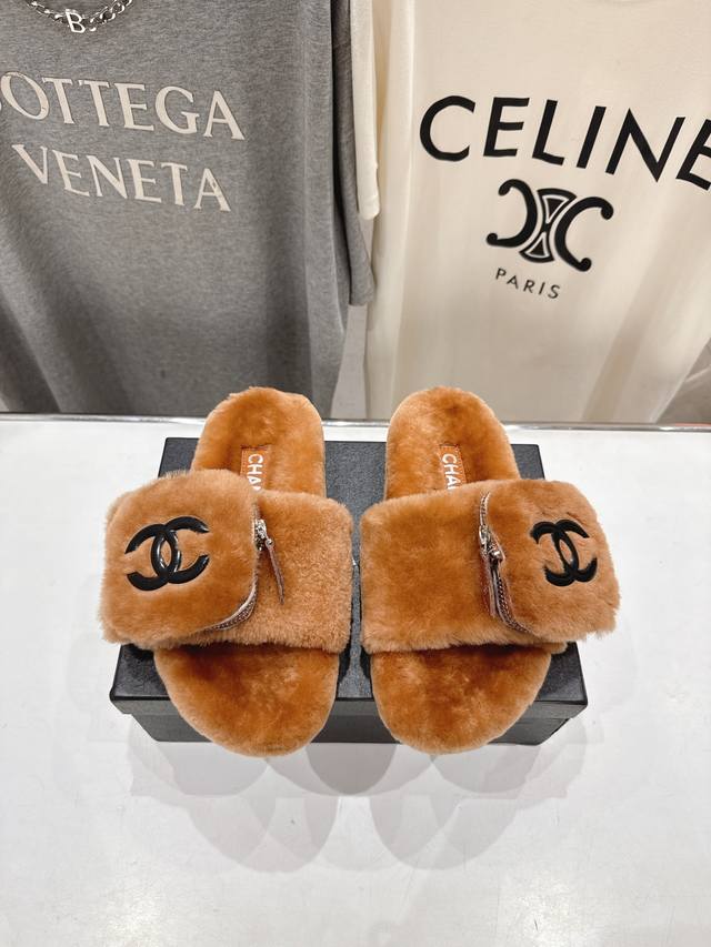 高版本出厂 官网同步.新品毛拖 顶级版本Chanel*小香2025Ss独家爆款系列毛毛拖鞋！秋冬宝藏时髦单品！随意搭配怎么穿都好看鞋面 垫脚：原版进口羊毛大底：