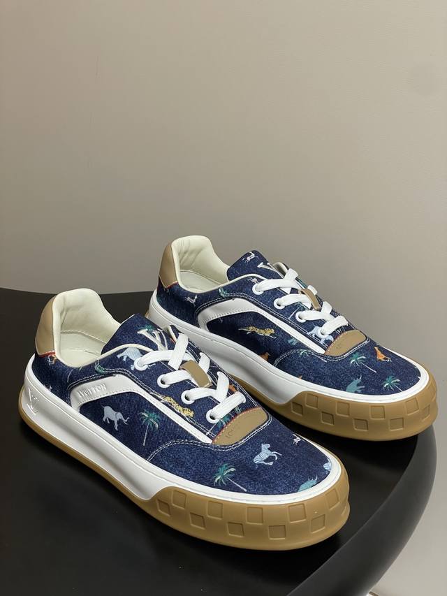 25Ss早秋走秀新款Louis Vuiteeon Lv Tilted系列 厚底休闲运动鞋26春夏男士走秀款Tilted 运动鞋 大放异彩 采用经典棋盘格纹理鞋底