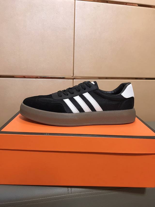 工厂P价 迪奥 Dior 男款休闲潮鞋上市啦！浓厚的英伦时尚风格，鞋面选用牛皮搭配透气面料，舒服猪皮内里，原版开模大底。欧美大师设计 完美造型打造高品质，超级百