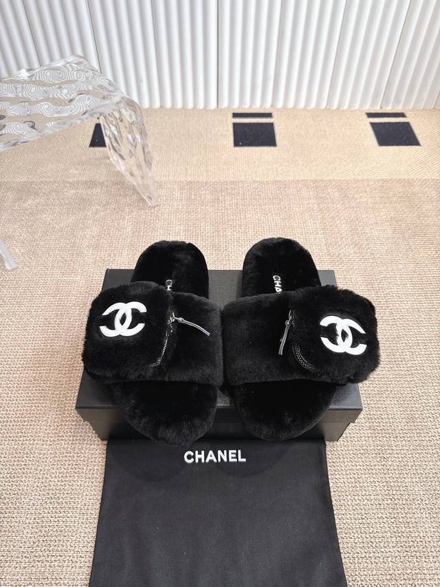 Chanel 香奈儿 25Ss早秋新款羊毛毛拖 上脚依然让我心甘情愿剁手入，购入手才会知道它的时髦，人气爆款必须得有它排名，各种博主、网红范搭配尽显眼前，超级推