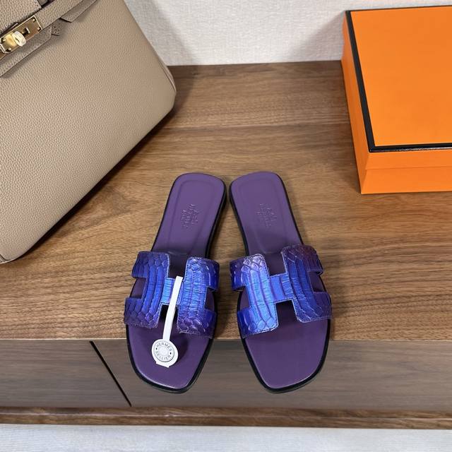 蛇皮系列，出厂价Pp Hermes 爱马仕H拖鞋Oran凉鞋系列 时尚又百搭 超级舒服 每个细节都做到极致 原版丝绒面料 原版1:1独家私模鞋面 原版真皮沿条大