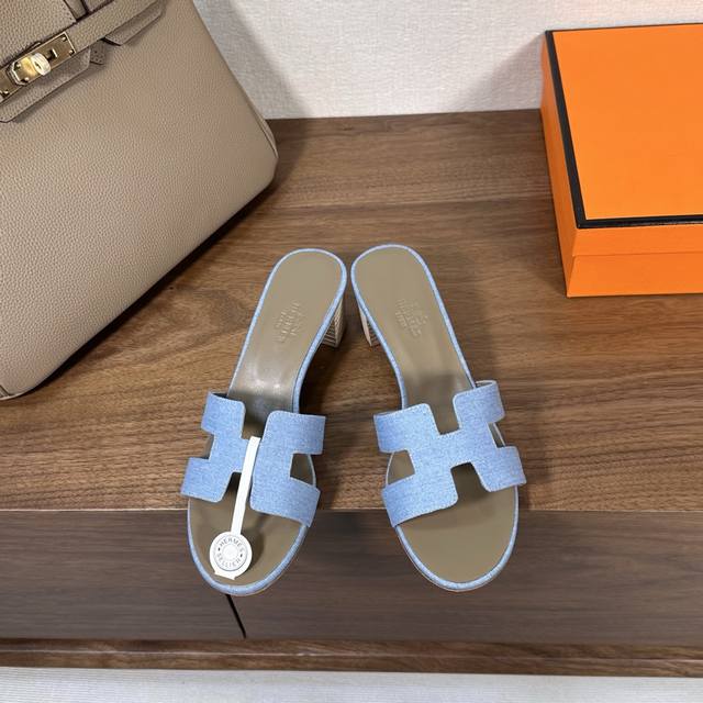出厂价P ，牛仔布Hermes 爱马仕H拖鞋Oran凉鞋系列 时尚又百搭 超级舒服 每个细节都做到极致 原版麂皮 原版1:1独家私模鞋面 原版真皮沿条大底 跟高