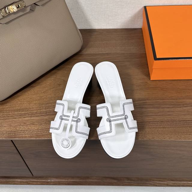 出厂价P 刺绣系列Hermes 爱马仕H拖鞋Oran凉鞋系列 时尚又百搭 超级舒服 每个细节都做到极致 原版麂皮 原版1:1独家私模鞋面 原版真皮沿条大底 跟高