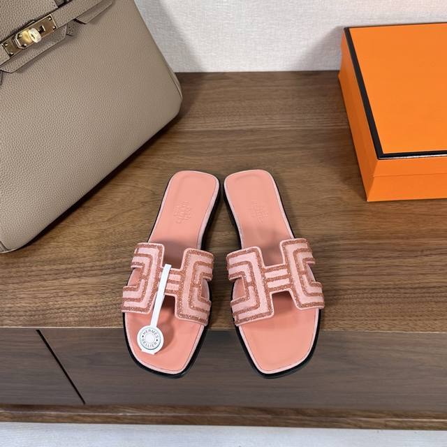 出厂价Pp ，拼接垫脚Hermes 爱马仕H拖鞋Oran凉鞋系列 时尚又百搭 超级舒服 每个细节都做到极致 原版麂皮 原版1:1独家私模鞋面 原版真皮沿条大底