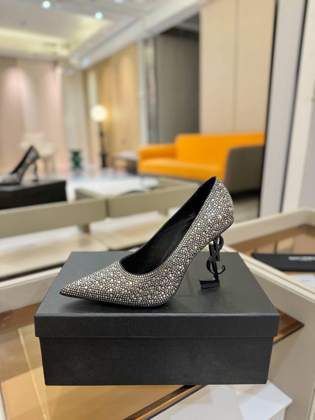 价格P： Saint Lauren Ysl圣罗兰 圣罗兰Ysl 春夏｜高跟鞋新品绝美 精致 优雅！上脚特别稳，放心入！鞋跟是重新开模定制的，高度与正品一致区别各