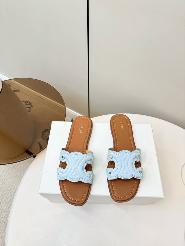 顶级版本Celine｜塞琳 2025春夏新款凯旋门平底拖鞋 凯旋门英伦风平底微标凉鞋拖鞋简约大气时髦耐看不过时是时尚圈永不退潮的经典所在，复古的英伦风格，让你穿