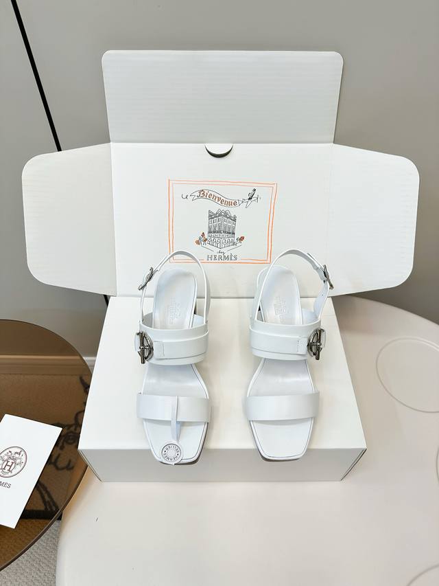 顶级版本 配飞机盒 Hermes 爱马仕时尚水台高跟 粗跟凉鞋 时尚又百搭 超级舒服 每个细节都做到极致 设计简约流畅 打造时尚柔美造型 原版古铜色锁扣点缀！极