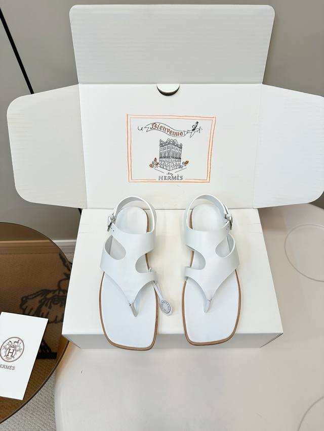 顶级版本 配飞机盒 Hermes 爱马仕夹脚几何形状凉鞋 时尚几何图形设计，时尚又百搭 超级舒服 每个细节都做到极致 设计简约流畅 打造时尚柔美造型 原版定制爱