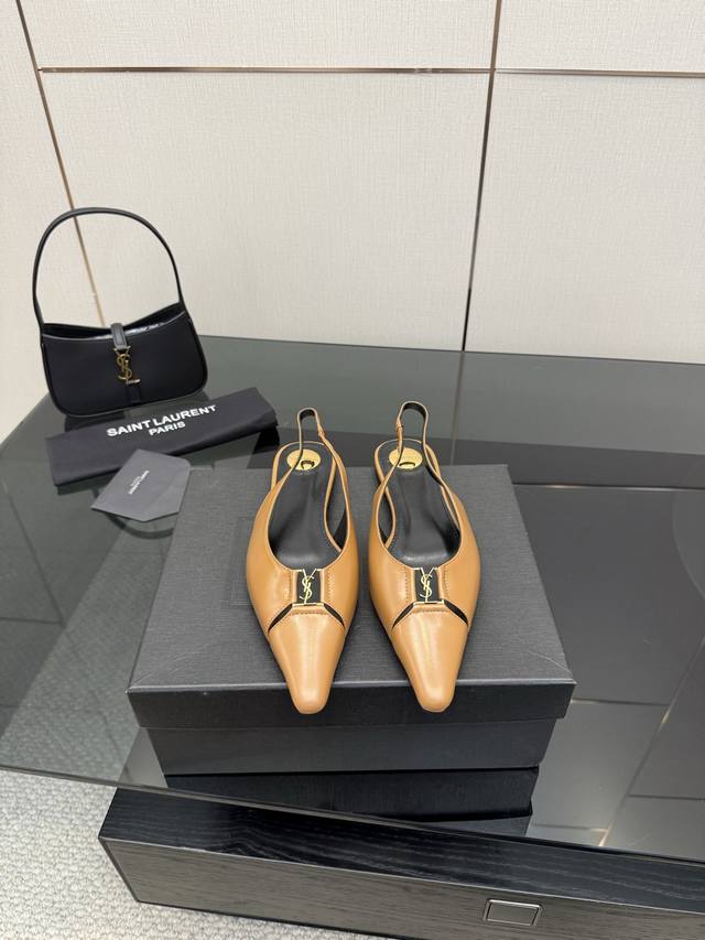 顶级版本 Saint Laurent 圣罗兰Lee金属扣单鞋Ysl姐姐的美丽尤物高跟鞋 又是人间圣罗兰 Rose同款的小方头 高跟鞋化很好修饰脚型，奢华金属链