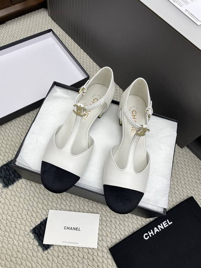 代购级 Chanel 25Ss 春夏系列珍珠跟玛丽珍鞋设计手工车线非常耗时耗力独特大底双拼做法，让你不经意露出亮点大底车线永不脱底牢固永久复古就是经典浓郁C味永